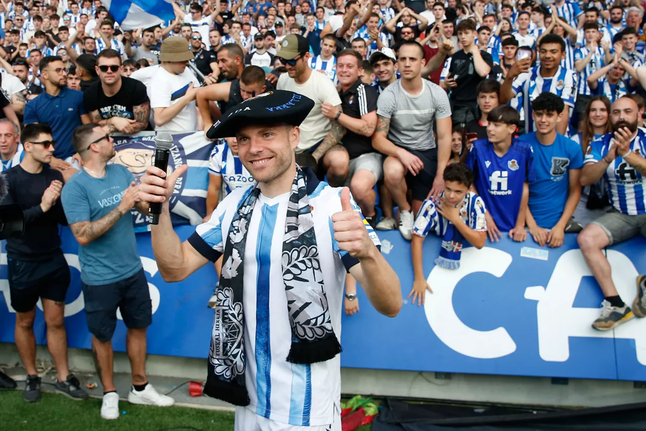 Illarramendi también recibió el cariño de la grada. Foto: EFE