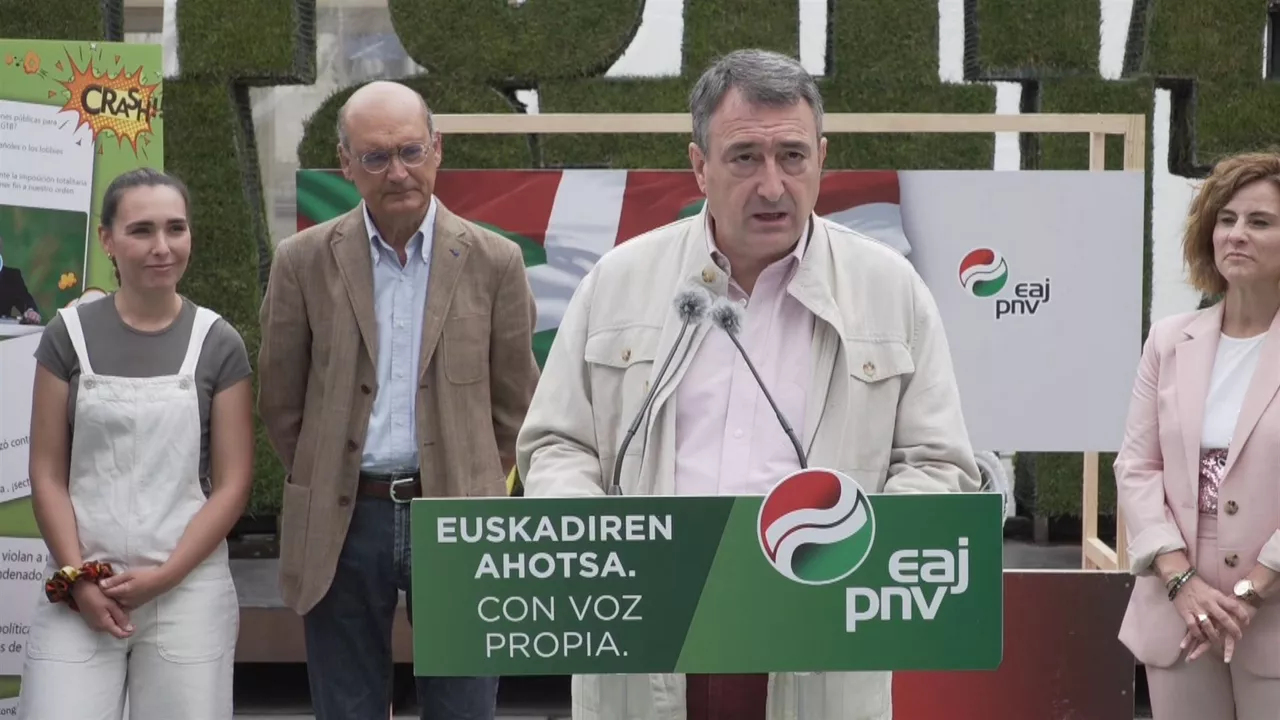 Aitor Esteban, EAJk Gasteizen egin duen ekitaldian