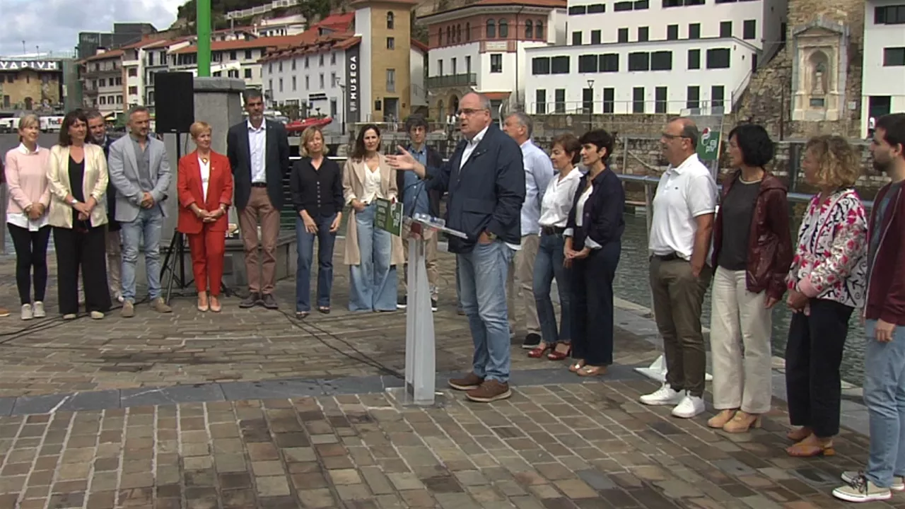Joseba Egibar GBBko presidentea alderdiko beste zenbait kiderekin