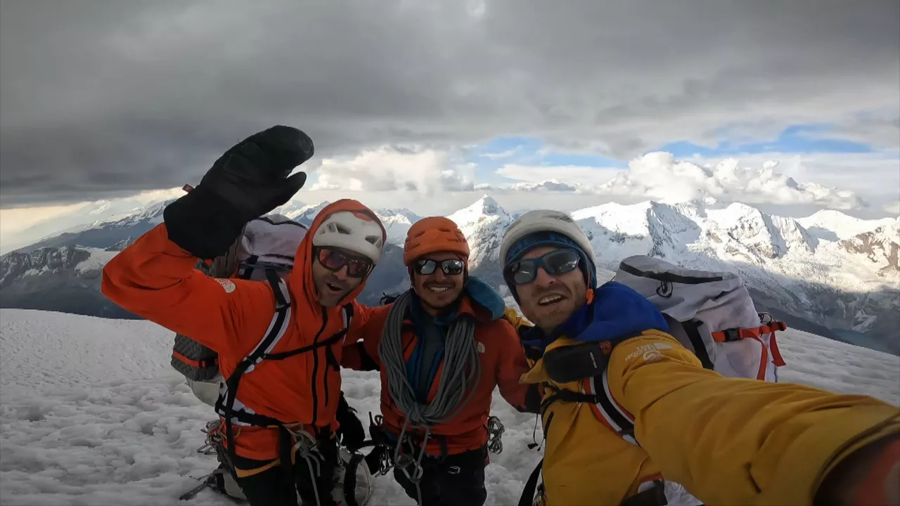 Pou anaiak, Micher Quitorekin batera; aurretiko zerrendan daude. Argazkia: EITB Media.