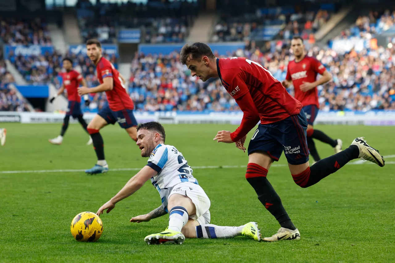 Galán y Oroz en un derbi anterior. Foto: EFE