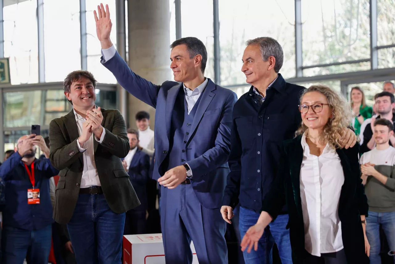 Eneko Andueza, Pedro Sanchez, Jose Luis Rodriguez Zapatero eta Patricia Campelo, gaur. EFE.