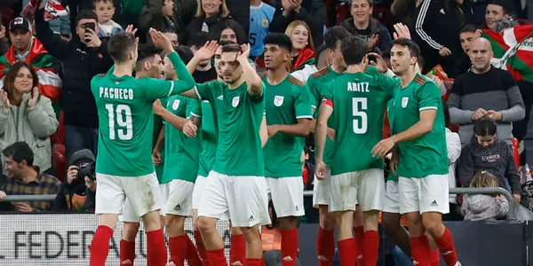 Euskal Selekzioako jokalariak gola ospatzen. Euskal Selekzioa vs Uruguai