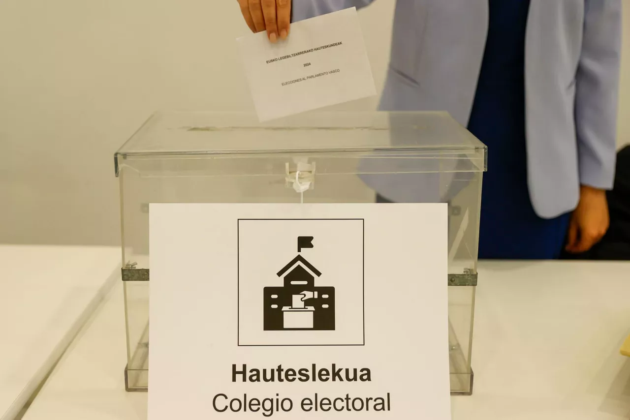 hautetsontzia-urna-hauteskundeak-elecciones-efe-3