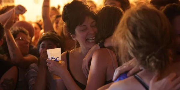 Los franceses celebran los resultados electorales. Foto: EFE
