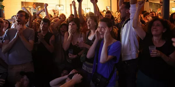 Los franceses celebran los resultados electorales. Foto: EFE