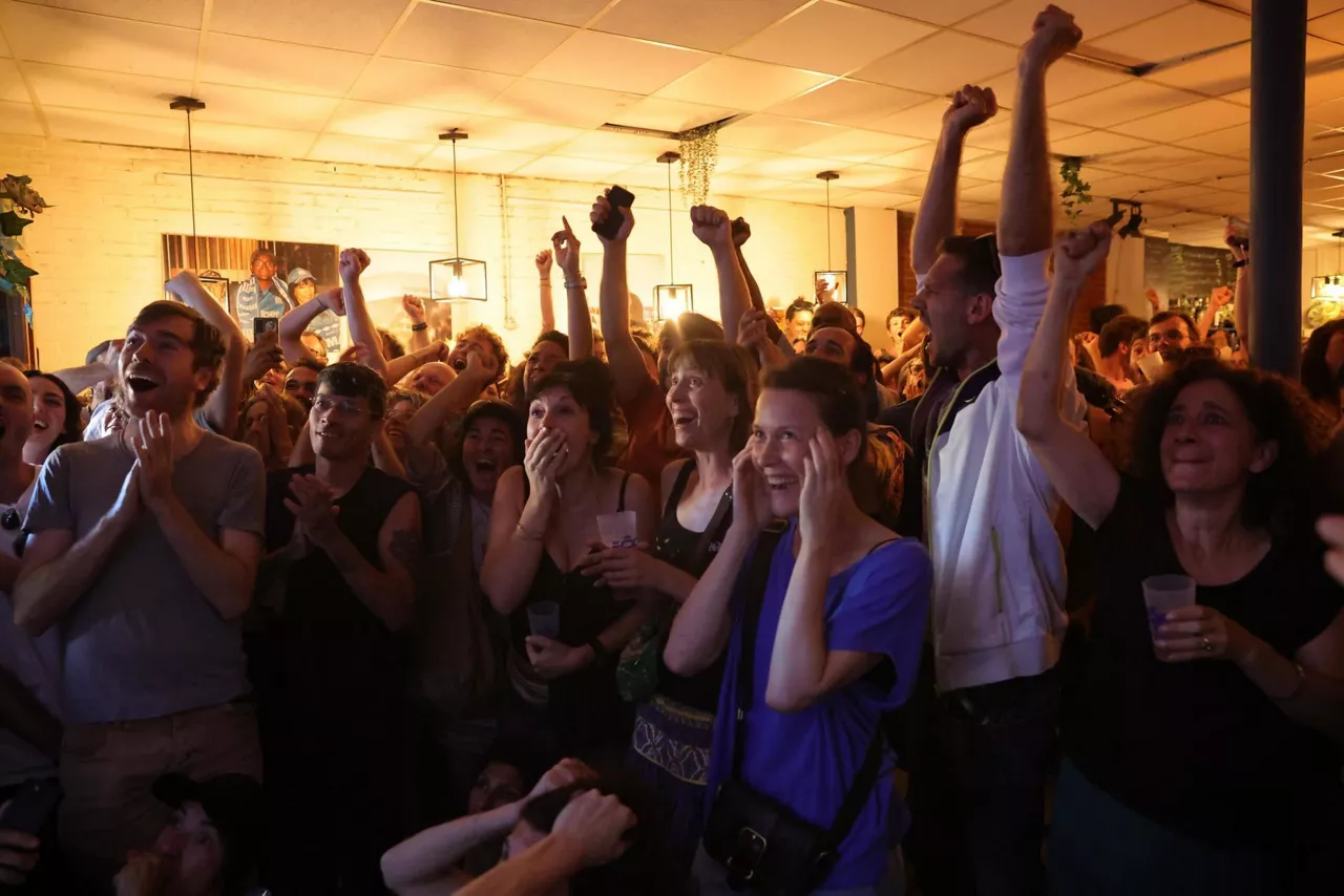 Los franceses celebran los resultados electorales. Foto: EFE