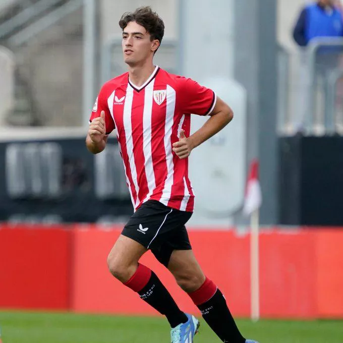 Ibai Asenjo Athleticekin jokatzen. Irudia: @AthleticClub