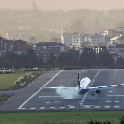 aeropuerto-bilbao-loiu-aterrizaje bilboko aireportua-efe