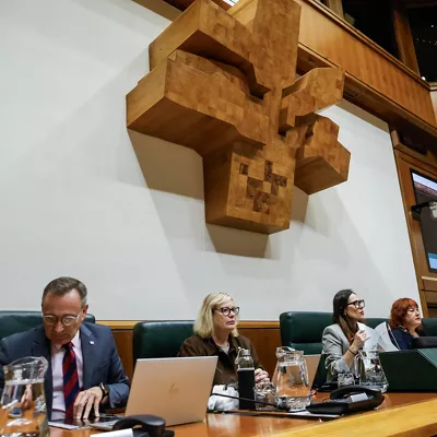 mesa parlamento vasco
