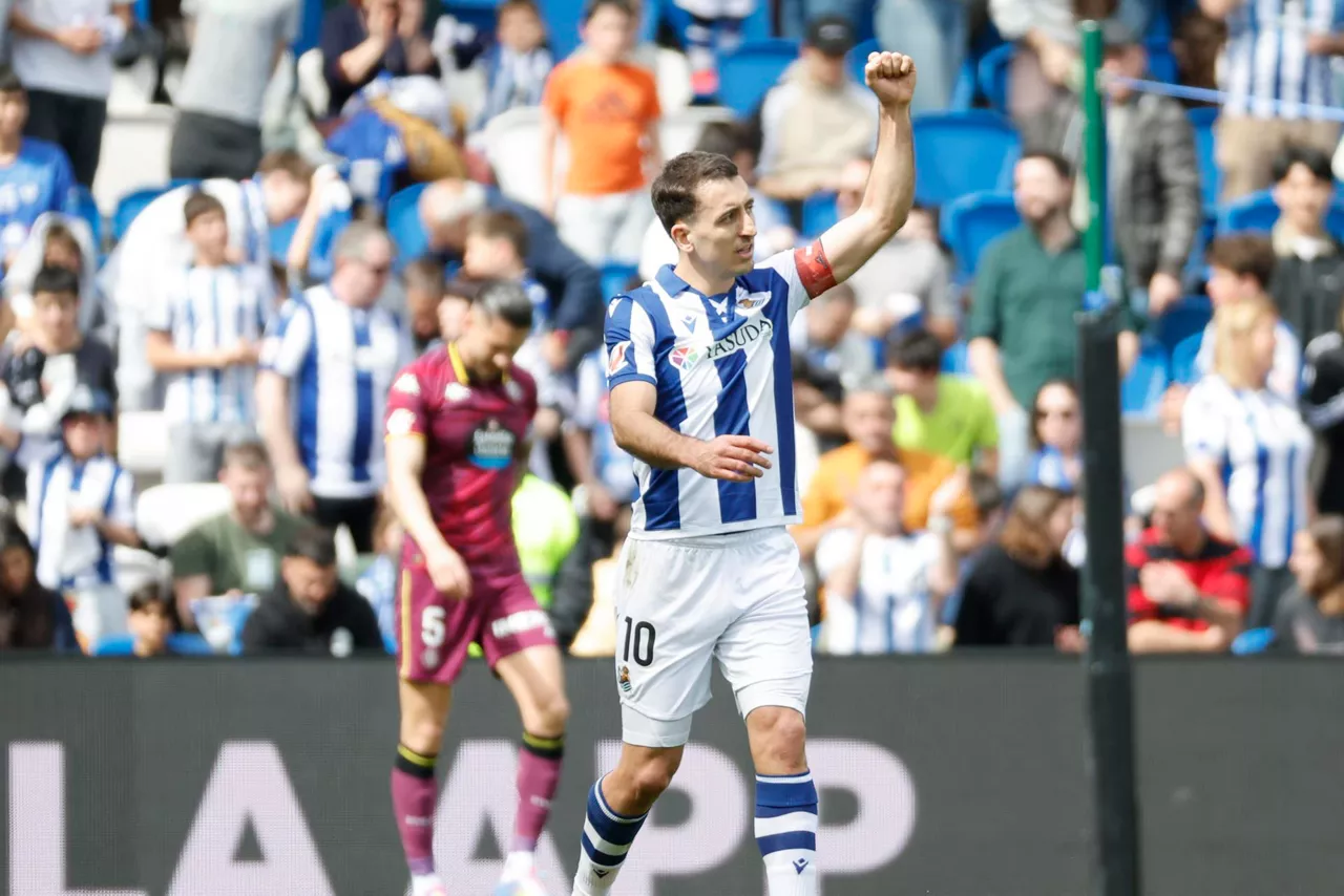 Oyarzabal celebrando el gol marcado