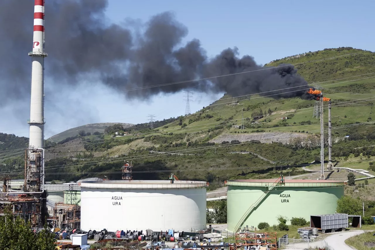 itzalaldia petronor-apagon-muskiz-efe