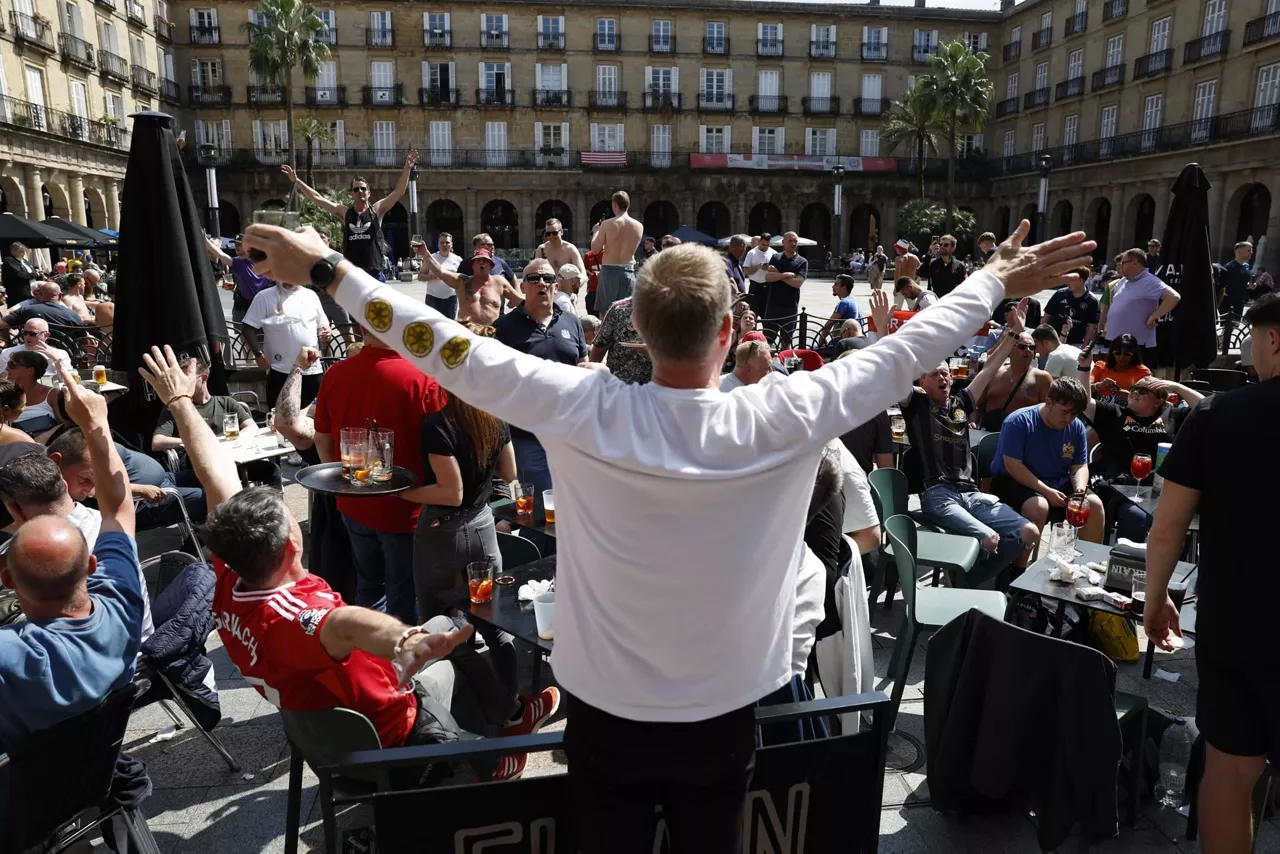 uefa europa league final bilbao manchester united tottenham aficionados jarraitzaileak foto: efe