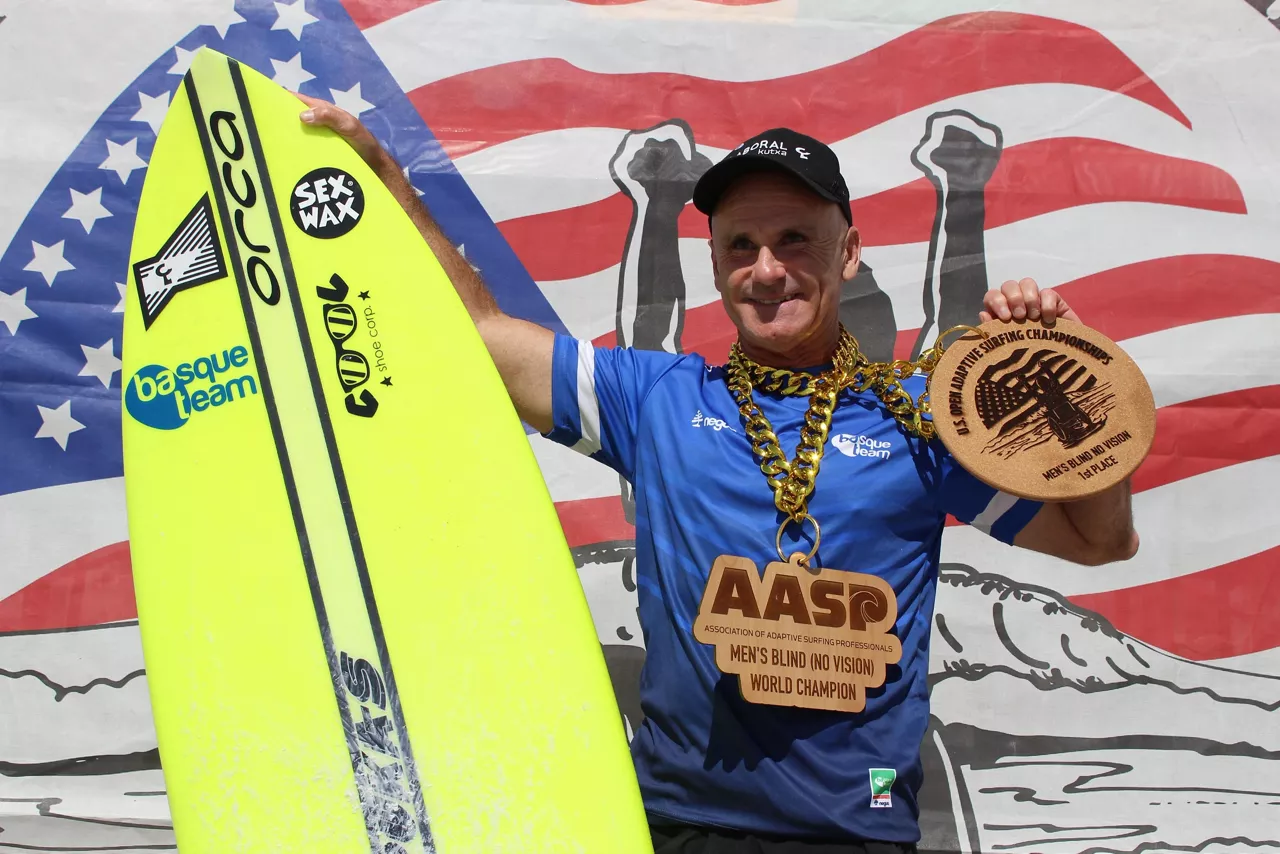 Aitor Francesena tras proclamarse por sexta vez campeón del mundo. Imagen: Basque Team