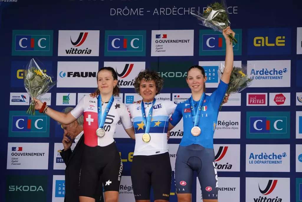 Paula Ostiz Europeo podio