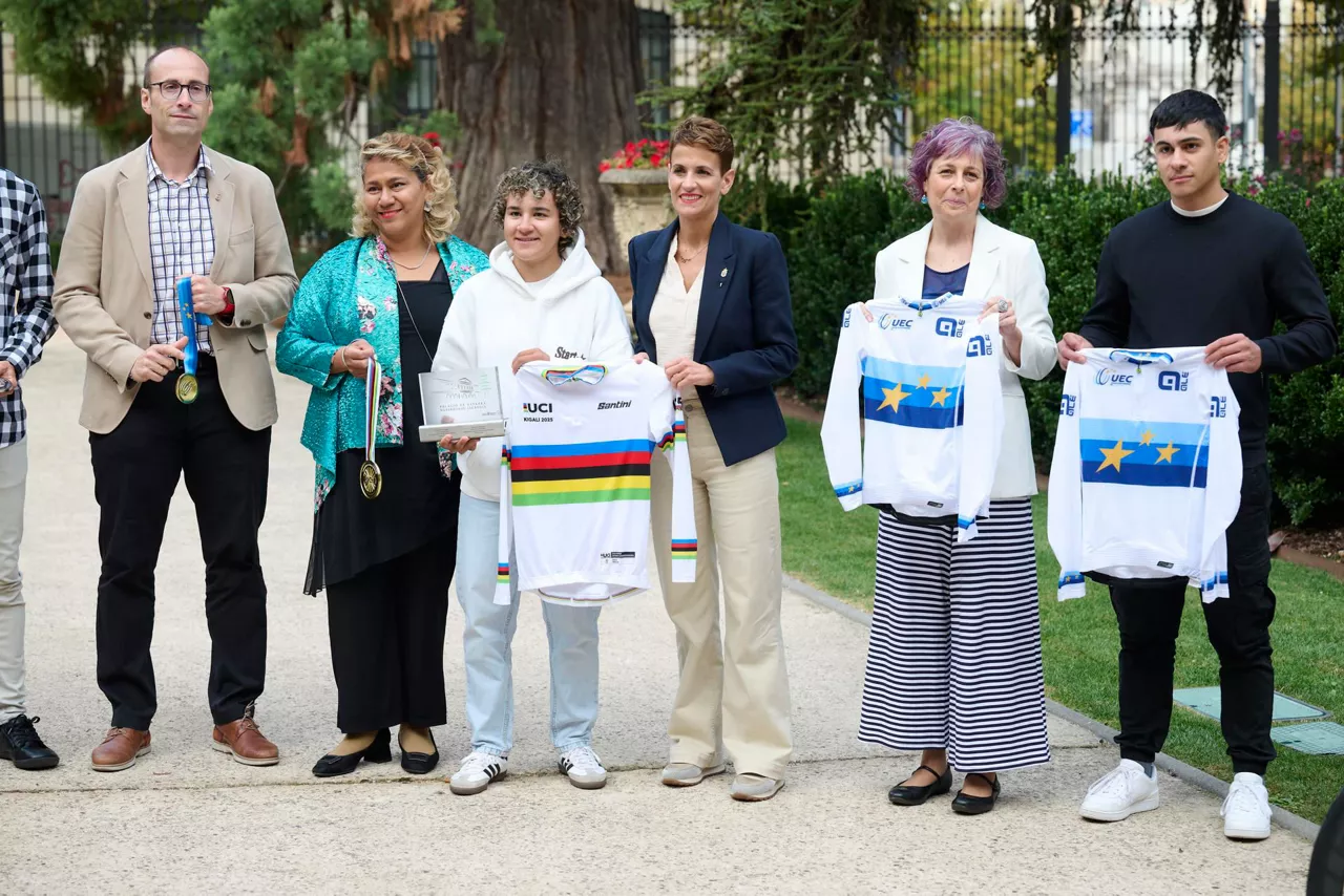 paula ostiz recibimiento gobierno de navarra foto: EFE