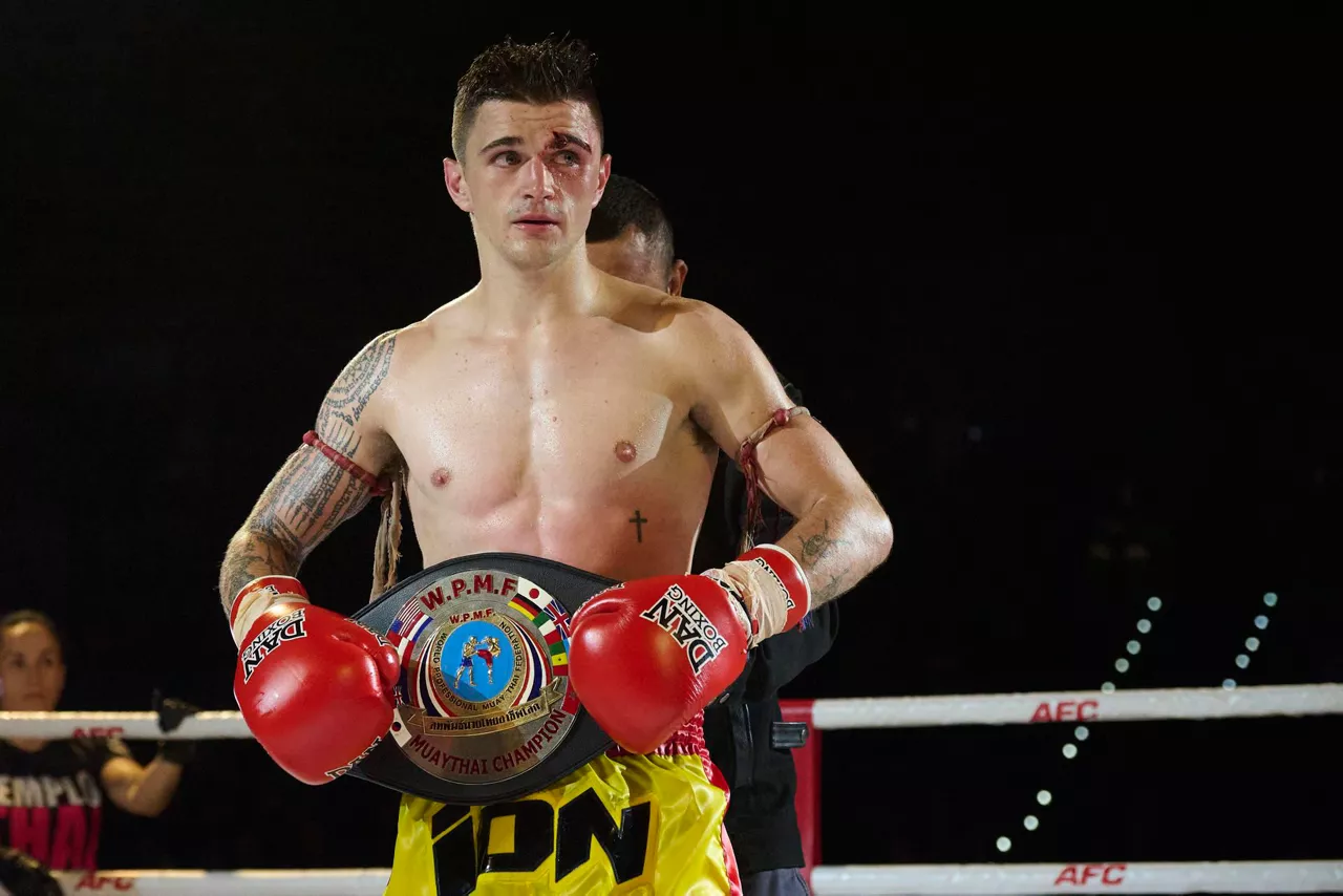 Ion Fernandez Muay Thai munduko txapelduna