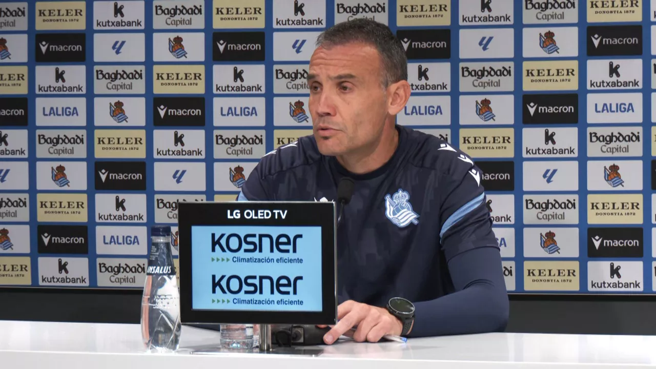 Sergio Francisco, entrenador de la Real Sociedad, en rueda de prensa