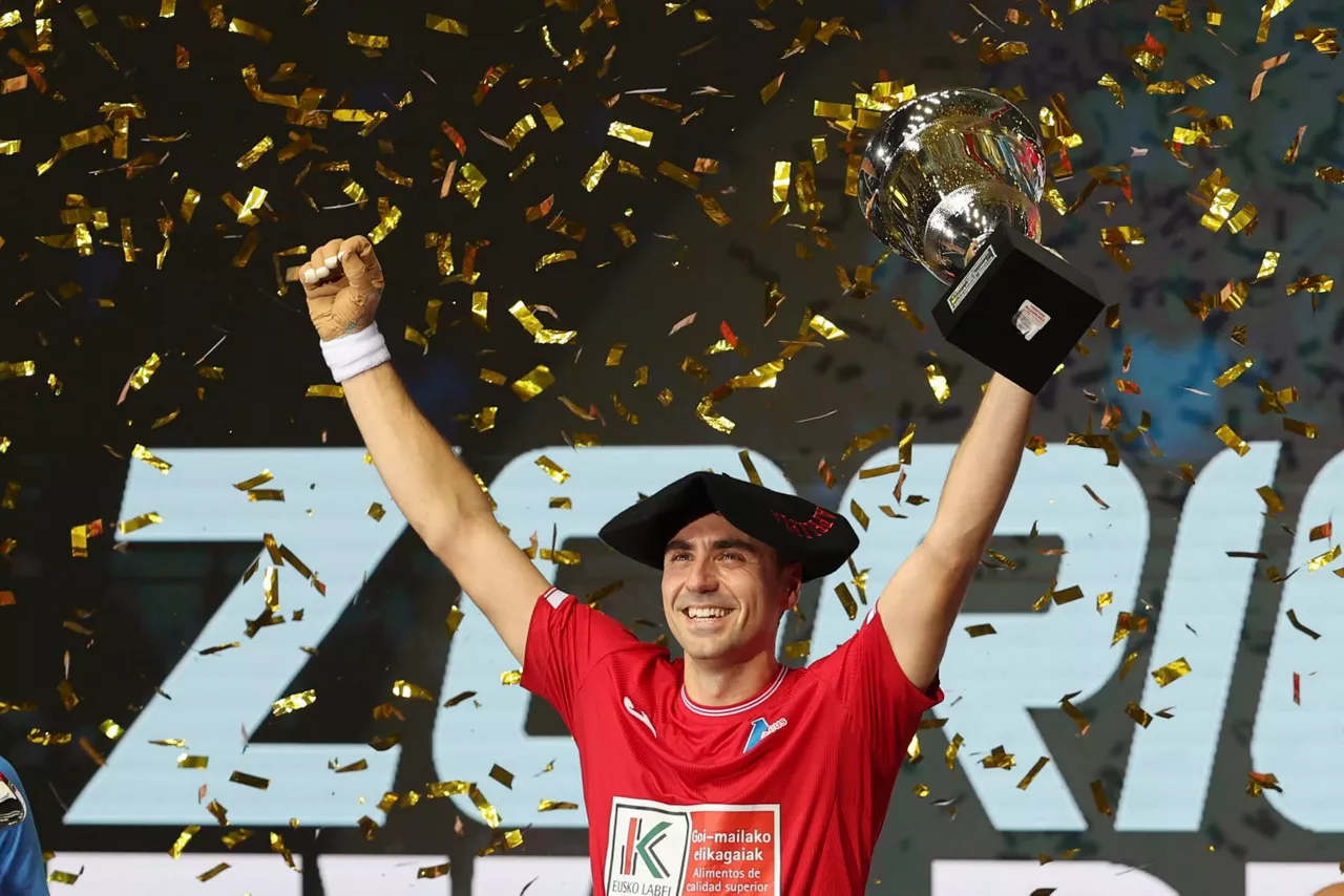 PEIO_ETXEBERRIA_LAU_TERDIKO_TXAPELDUNA_EFE