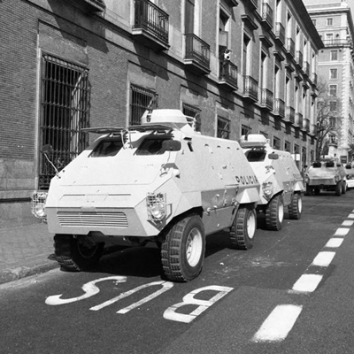 Tankeak Diputatuen Kongresuko kanpoaldean, otsailak 23an