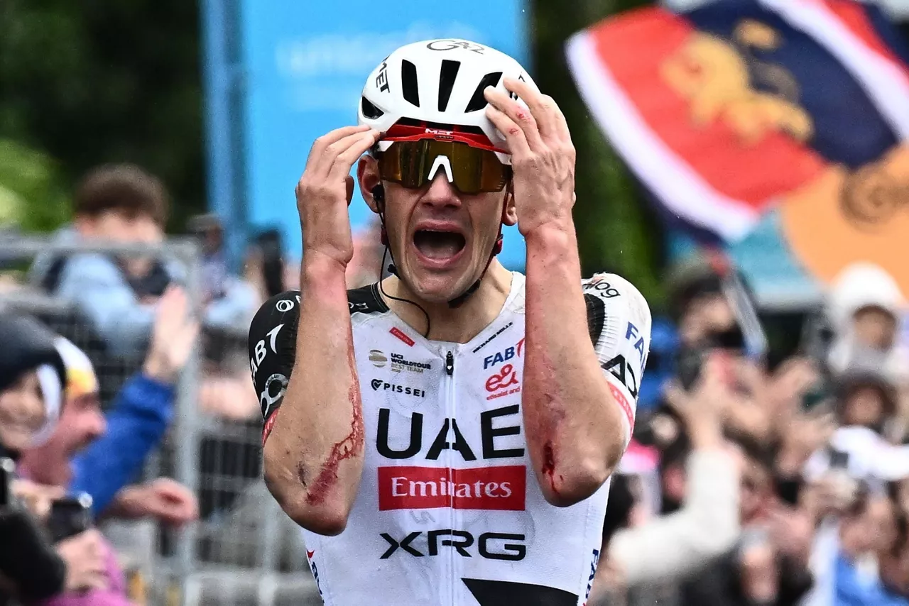 Potenza (Italy), 13/05/2026.- Spanish rider Igor Arrieta of UAE Team Emirates XRG celebrates winning the 5th stage of the 109th Giro d'Italia cycling race over 203 km from Praia a Mare to Potenza, Italy 13 May 2026. (Ciclismo, Italia) EFE/EPA/LUCA ZENNARO
