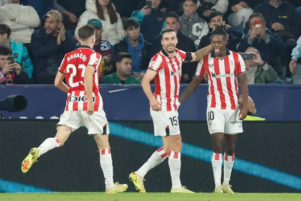 El Athletic gana fuera de casa tres meses después a costa de un flojo Levante (0-2)