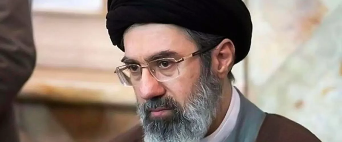 TEHERÁN, 09/03/2026.- Imagen distribuida por la agencia MEHR que muestra a Mojtaba Jameneí, hijo del fallecido ayatolá, que ha sido elegido como líder supremo de Irán, informó este domingo en la noche la agencia IRNA. En un comunicado citado por IRNA, la Asamblea de Expertos señaló que por votación decisiva se nombró al ayatolá Seyed Mojtaba Hosseini Jameneí como tercer líder del sistema sagrado de la República Islámica de Irán y para "evitar que el país quede sin liderazgo". EFE/ MEHR - SOLO USO EDITORIAL/SOLO DISPONIBLE PARA ILUSTRAR LA NOTICIA QUE ACOMPAÑA (CRÉDITO OBLIGATORIO) - MEJOR CALIDAD POSIBLE
