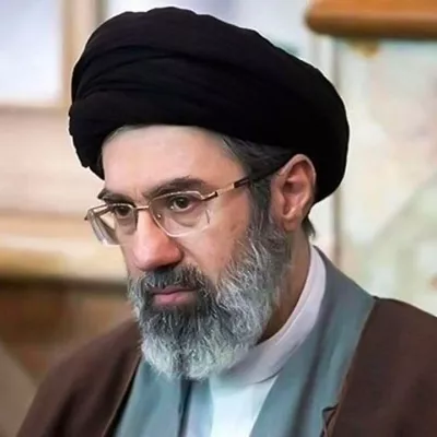 TEHERÁN, 09/03/2026.- Imagen distribuida por la agencia MEHR que muestra a Mojtaba Jameneí, hijo del fallecido ayatolá, que ha sido elegido como líder supremo de Irán, informó este domingo en la noche la agencia IRNA. En un comunicado citado por IRNA, la Asamblea de Expertos señaló que por votación decisiva se nombró al ayatolá Seyed Mojtaba Hosseini Jameneí como tercer líder del sistema sagrado de la República Islámica de Irán y para "evitar que el país quede sin liderazgo". EFE/ MEHR - SOLO USO EDITORIAL/SOLO DISPONIBLE PARA ILUSTRAR LA NOTICIA QUE ACOMPAÑA (CRÉDITO OBLIGATORIO) - MEJOR CALIDAD POSIBLE
