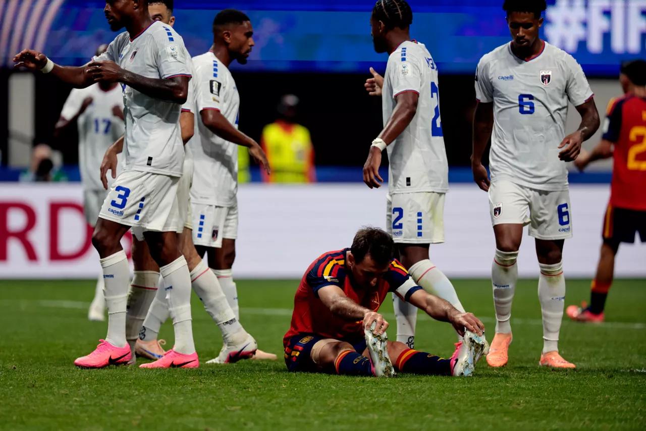 ATLANTA (ESTADOS UNIDOS), 15/06/2026.- El delantero de España Mikel Oyarzabal (c) durante el partido del grupo H del Mundial 2026 entre España y Cabo Verde, este lunes en el Estadio Atlanta. EFE/ Lavandeira Jr
