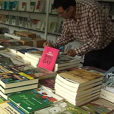 <img style="float:left;margin:5px;" src="http://10.126.2.21/media/images/2010/06/13/306097/306097_feria_libro_thumbnail.jpg"/><br/><strong>Feria del libro</strong>