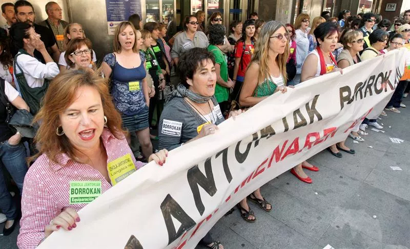 <img style="float:left;margin:5px;" src="http://10.126.2.21/media/images/2011/05/24/482452/482452_20110523_634417536827272600w_thumbnail.jpg"/><br/><strong>jantoki_langile_greba_euskadi_EFE</strong>