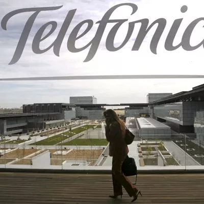 <img style="float:left;margin:5px;" src="http://10.126.2.21/media/images/2011/05/26/483413/483413_telefonica_thumbnail.jpg"/><br/><strong>Telefónica efe</strong>