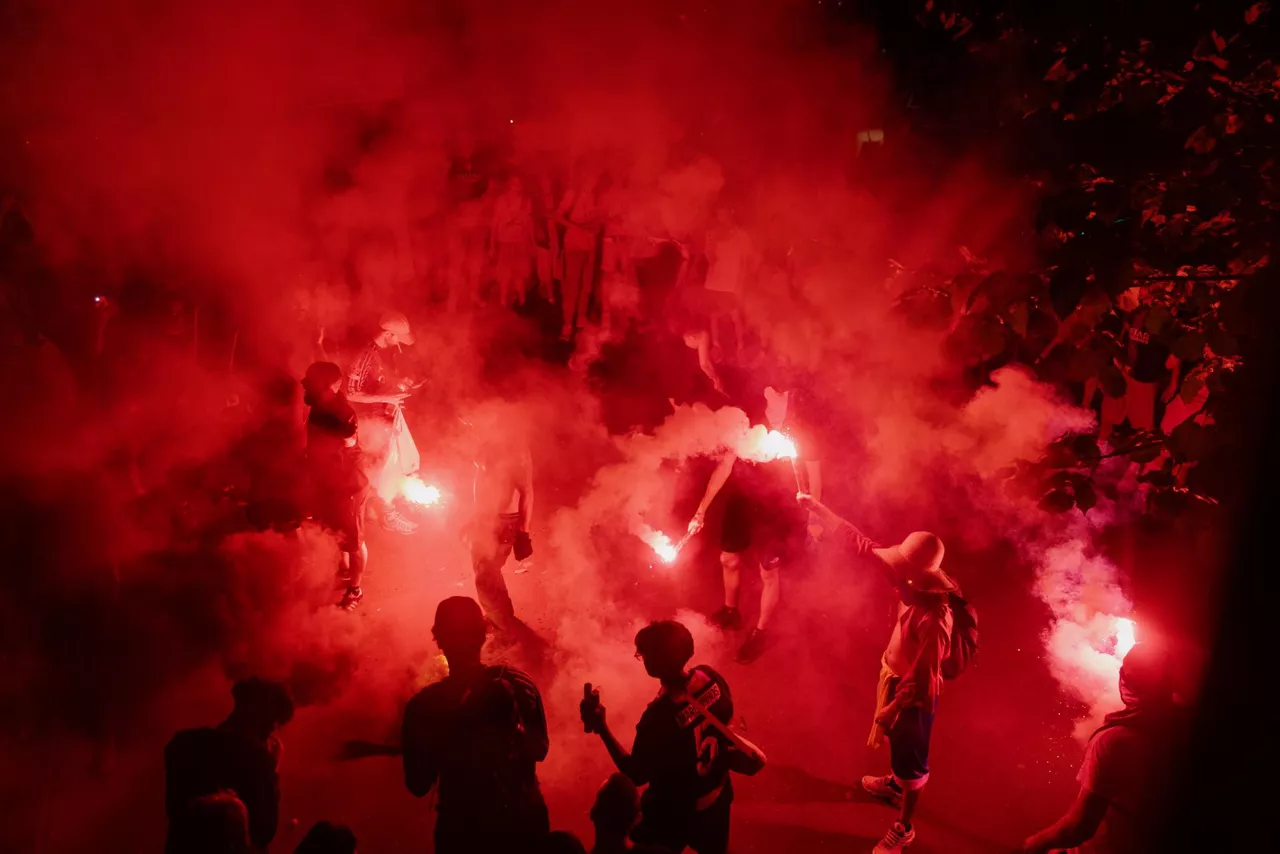 PARIS (France), 31/05/2026.- PSG fans react in Parc des Princes stadium in Paris, France, 30 May 2026. Paris Saint-Germain played Arsenal in the UEFA Champions League final in Hungary on 30 May.  (Liga de Campeones, Francia, Hungría) EFE/EPA/VALENTINA CAMU
