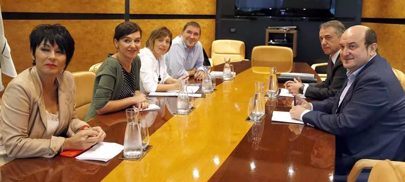 reunion bilera pnv eaj eh bildu sabin etxea EFE