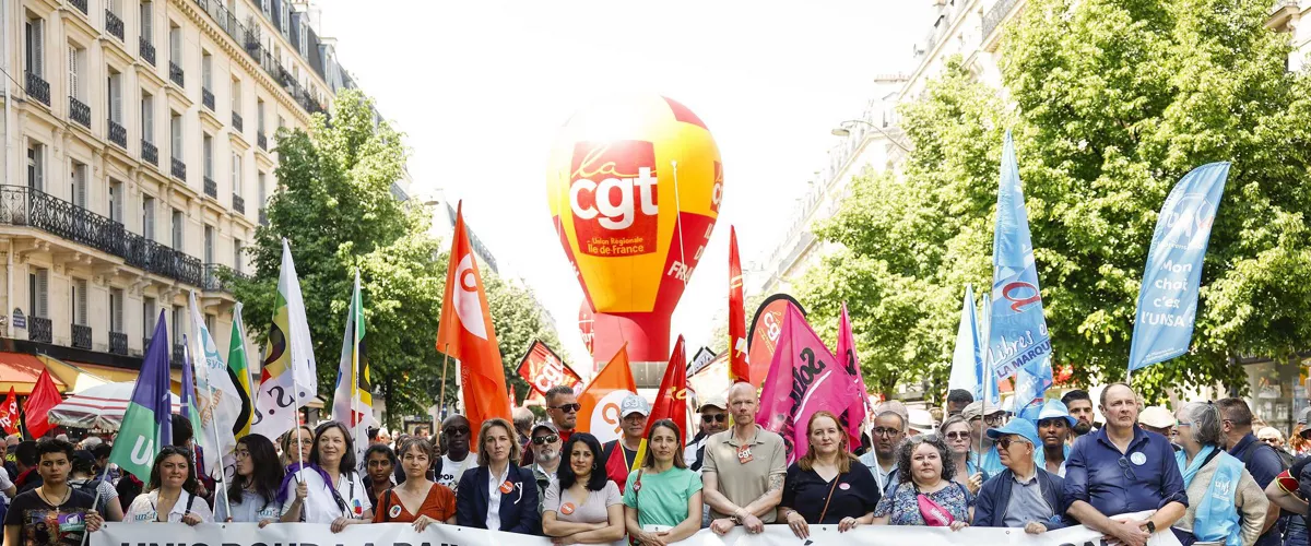 PARIS (France), 01/05/2026.- Labor and Trade Unions members take part in the annual May Day demonstration in Paris, France, 01 May 2026. Labor Day, also known as International Workers' Day or May Day, is observed annually on 01 May worldwide to celebrate the economic and social achievements of workers and fight for laborers' rights. (Francia) EFE/EPA/YOAN VALAT
