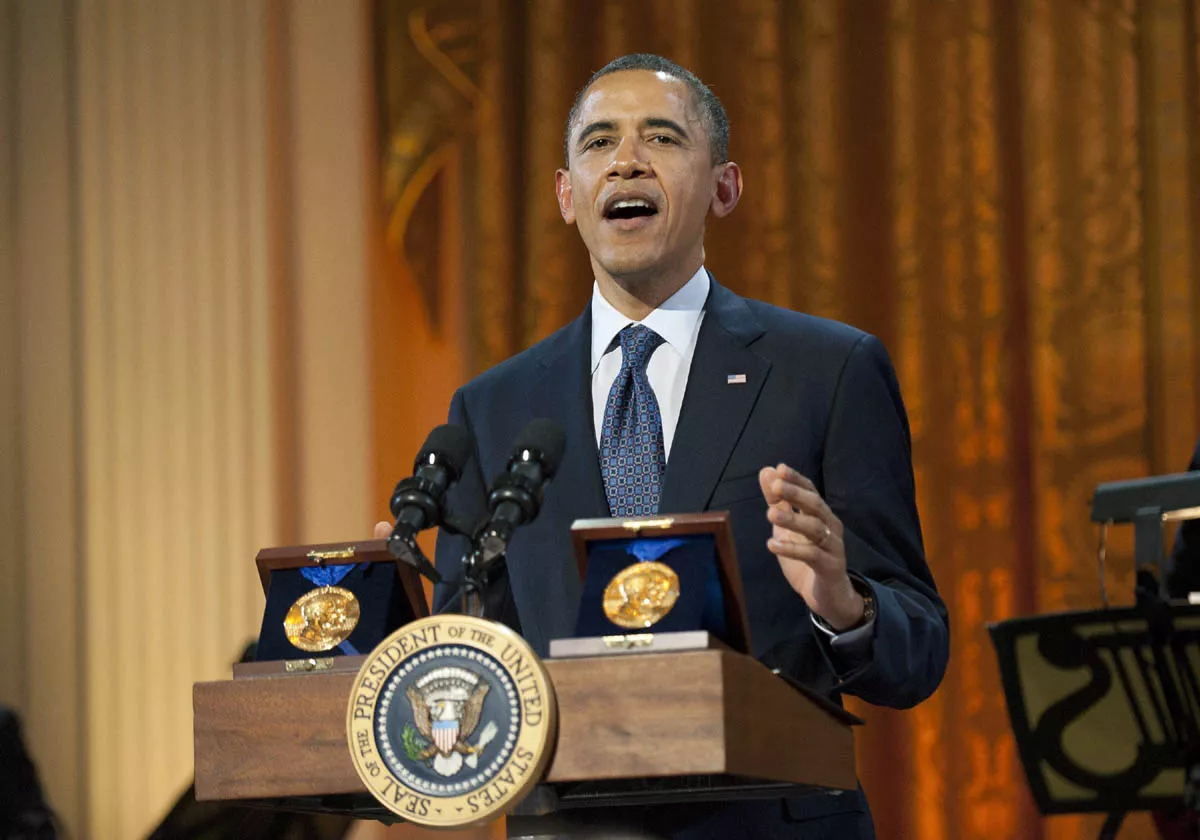 "<img style=""float:left;margin:5px;"" src=""http://10.126.2.21/media/images/2012/05/10/654076/654076_barack_obama_aeb_presidentea_ezkontzak_homosexualak_thumbnail.jpg""/><br/><strong>barack obama aeb presidentea ezkontza homosexualak efe</strong>"