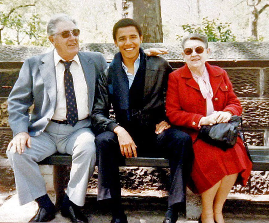 "<img style=""float:left;margin:5px;"" src=""http://10.126.2.21/media/images/2012/05/31/664581/664581_obama_abuelos_thumbnail.jpg""/><br/><strong>obama abuelos barack</strong>"