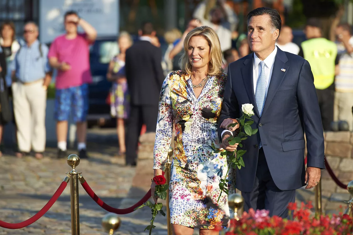 Mitt y Ann Romney durante su visita a Polonia. Foto: EFE