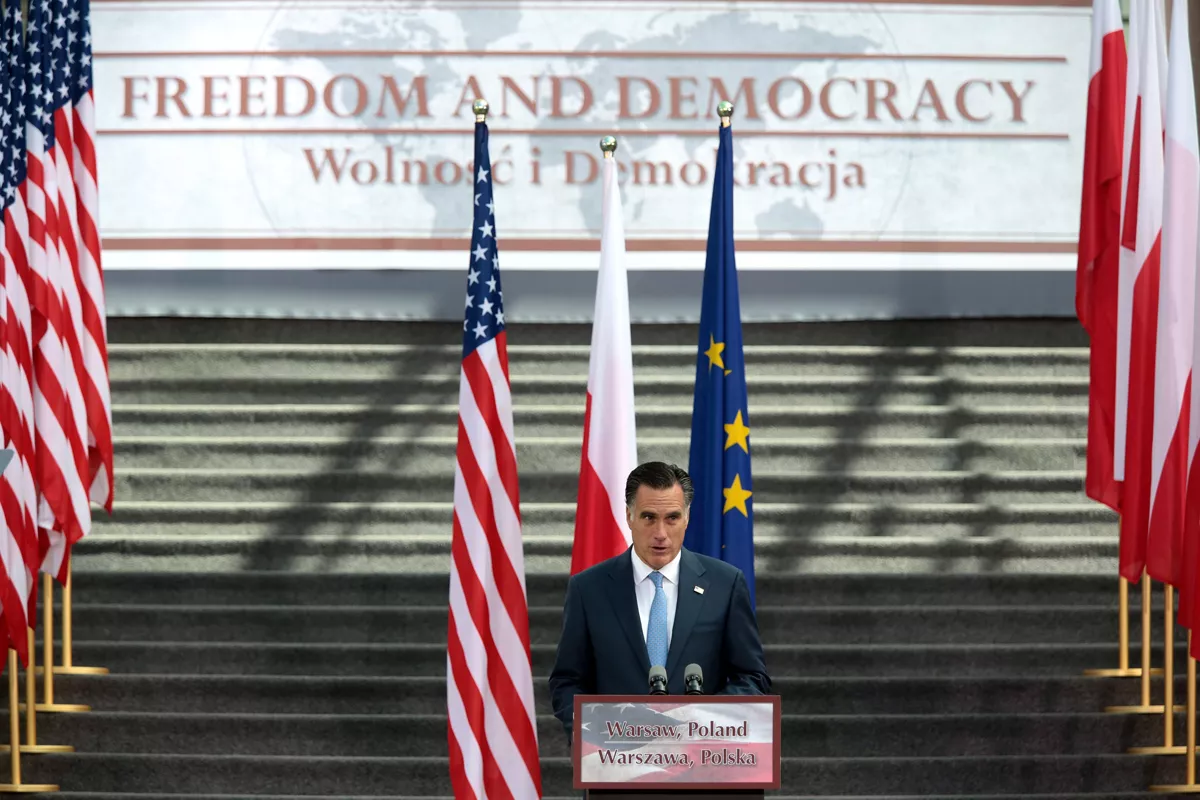 Mitt Romney pronuncia un discurso en la universidad de Varsovia, Polonia. Foto: EFE