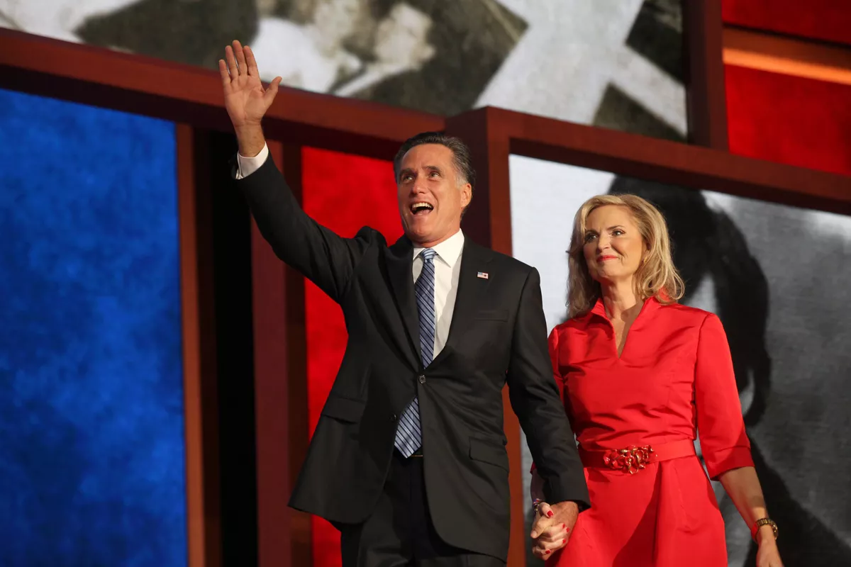 "<img style=""float:left;margin:5px;"" src=""http://10.126.2.21/media/images/2012/08/29/703942/703942_romney_thumbnail.jpg""/><br/><strong>Mitt Romney, y su esposa, Ann efe</strong>"