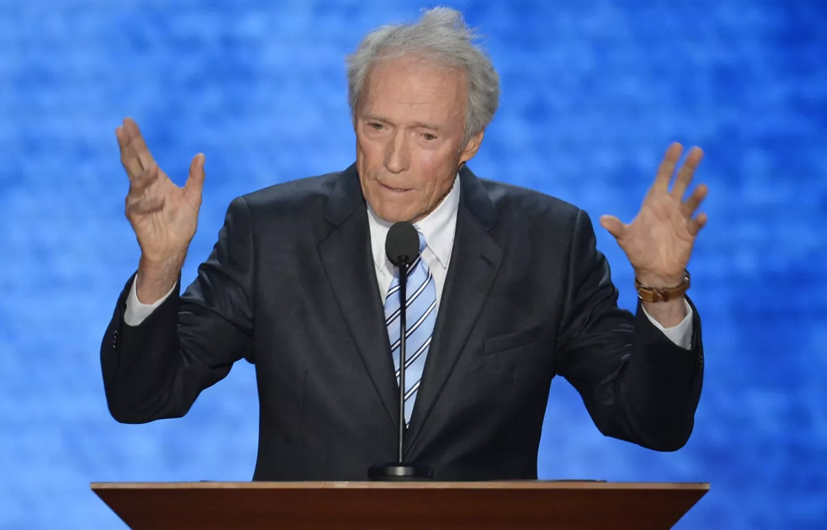 "<img style=""float:left;margin:5px;"" src=""http://10.126.2.21/media/images/2012/08/31/704787/704787_clint_eastwood_thumbnail.jpg""/><br/><strong>Clint Eastwood efe</strong>"