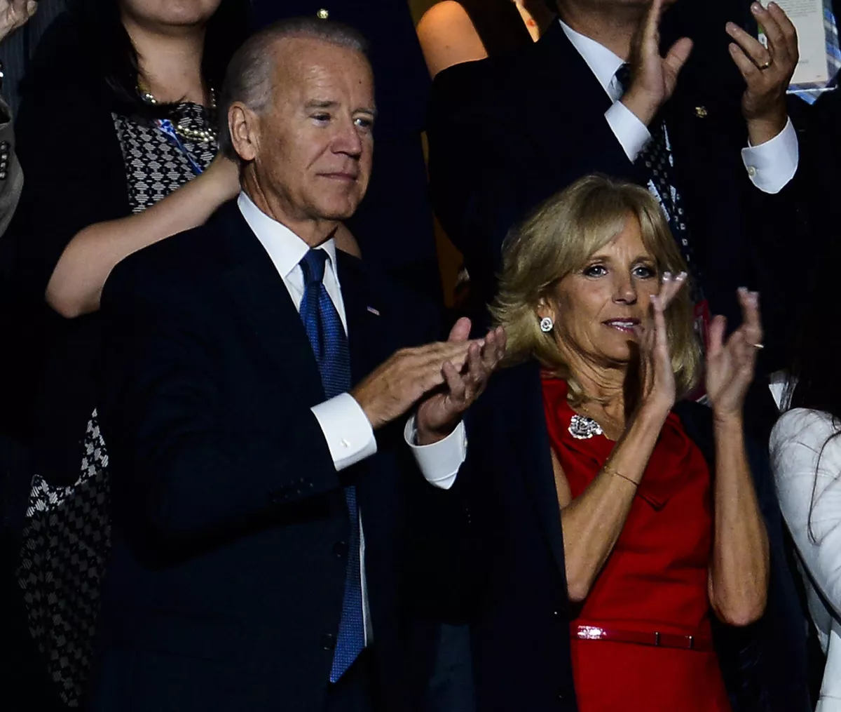 Joe Biden y su esposa. Foto: EFE