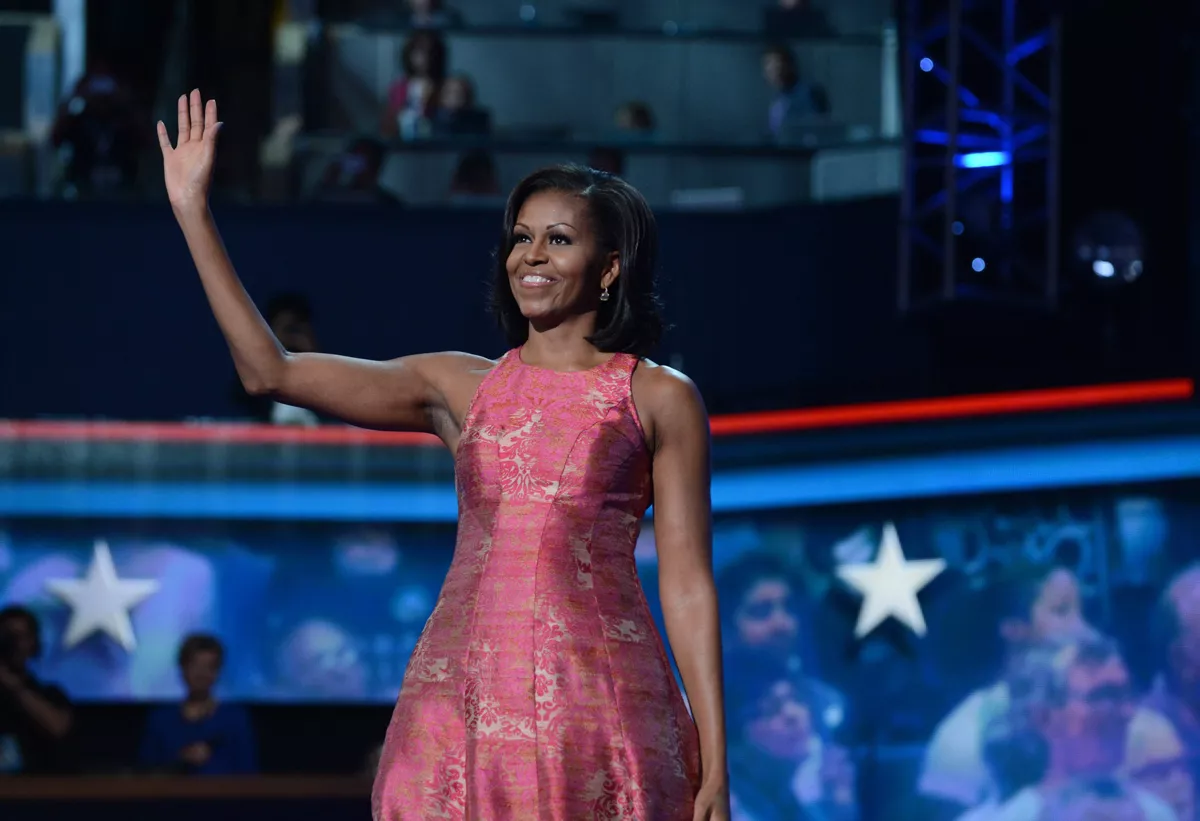 Michelle Obama saludando al público. Foto: EFE