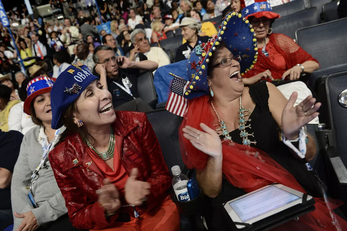 Los asistentes buscan la formas más original de mostrar su apoyo. Foto: EFE