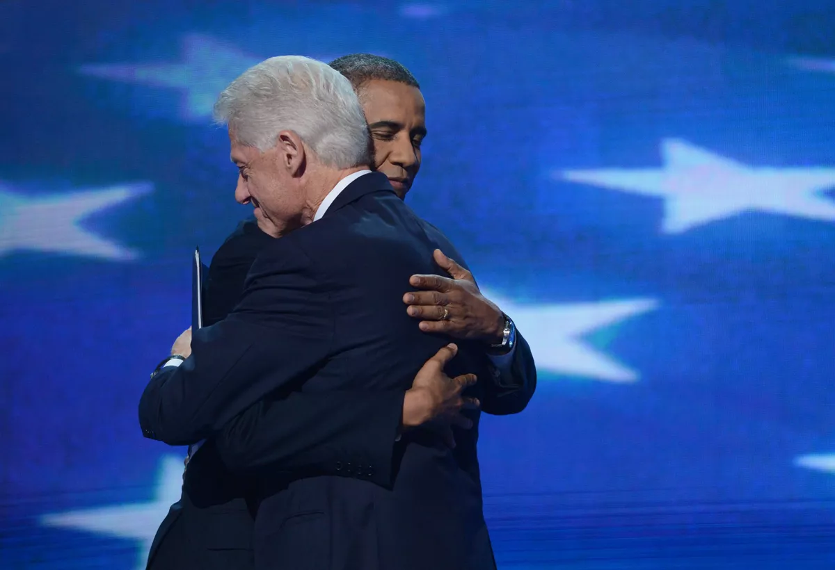 Bill Clinton y Barack Obama, una de las imágenes más importantes de la noche. Foto: EFE