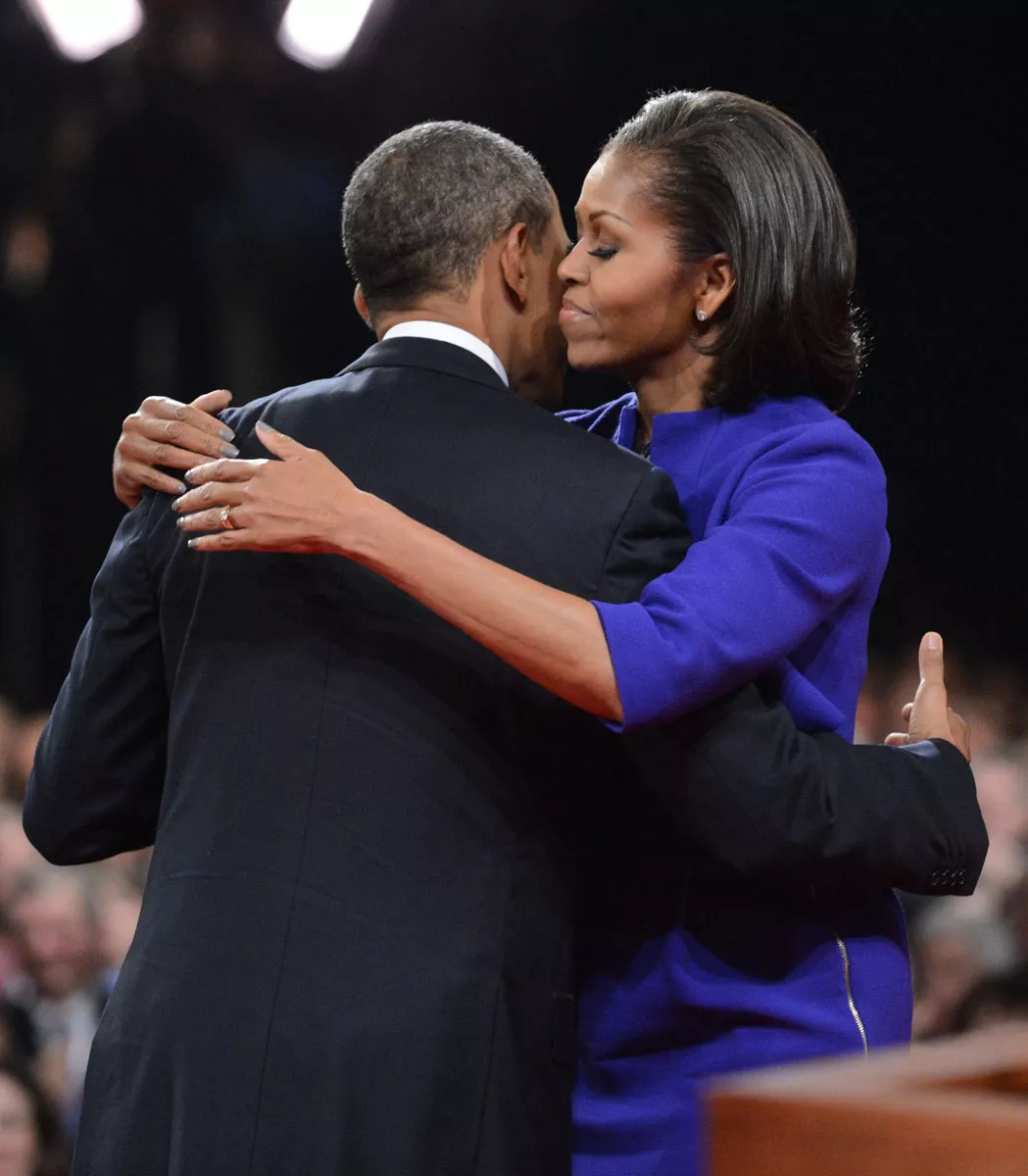 "<img style=""float:left;margin:5px;"" src=""http://10.126.2.21/media/images/2012/10/04/718373/718373_obama_michelle_thumbnail.jpg""/><br/><strong>Romney Obama debatea Michelle efe</strong>"