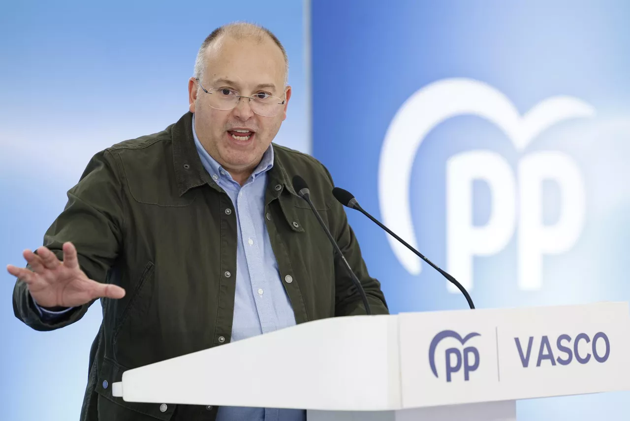 Tellado al PNV: "O se está con Sánchez y se sostiene a la mafia, o se apoya un cambio"