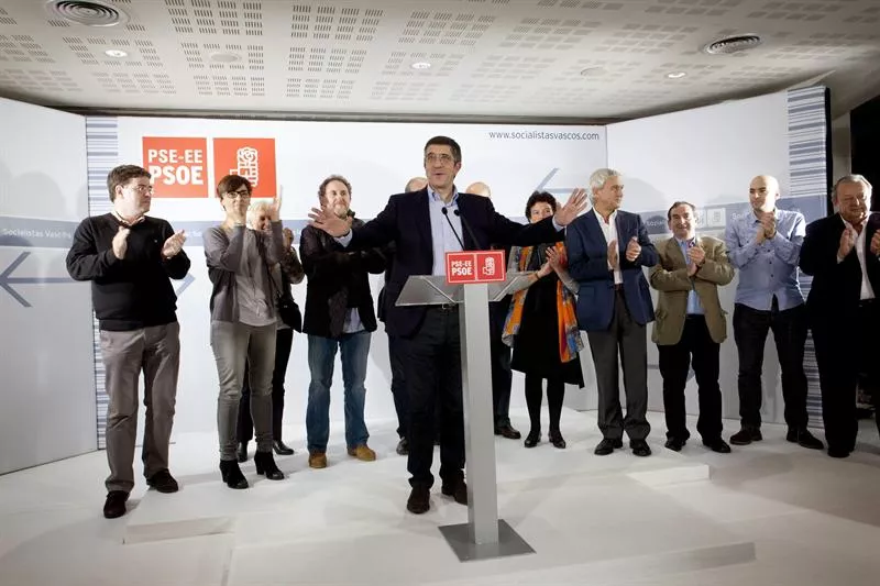 Patxi López comparece ante los medios decomunicación. Foto: EFE