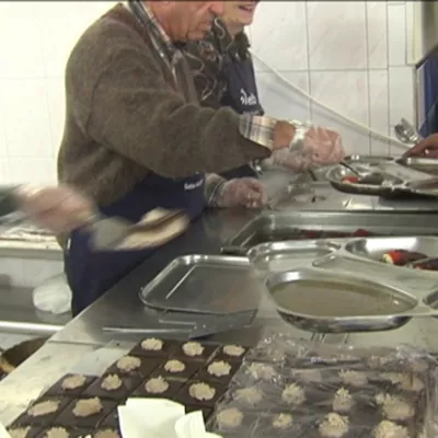 <img style="float:left;margin:5px;" src="http://10.126.2.21/media/images/2012/11/03/732341/732341_caritas_1024x576_thumbnail.JPG"/><br/><strong>Caritas_comedore social_EITB</strong>