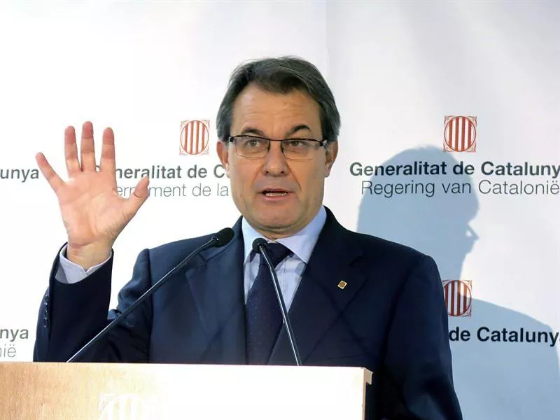 "<img style=""float:left;margin:5px;"" src=""http://10.126.2.21/media/images/2012/11/07/734259/734259_Artur-Mas-Conferencia-Bruselas_thumbnail.jpg""/><br/><strong>Artur Mas, EFE</strong>"